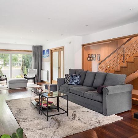 Apartmán Joivy Sleek House Balcony & 2 Terraces In Porto Maía Exteriér fotografie