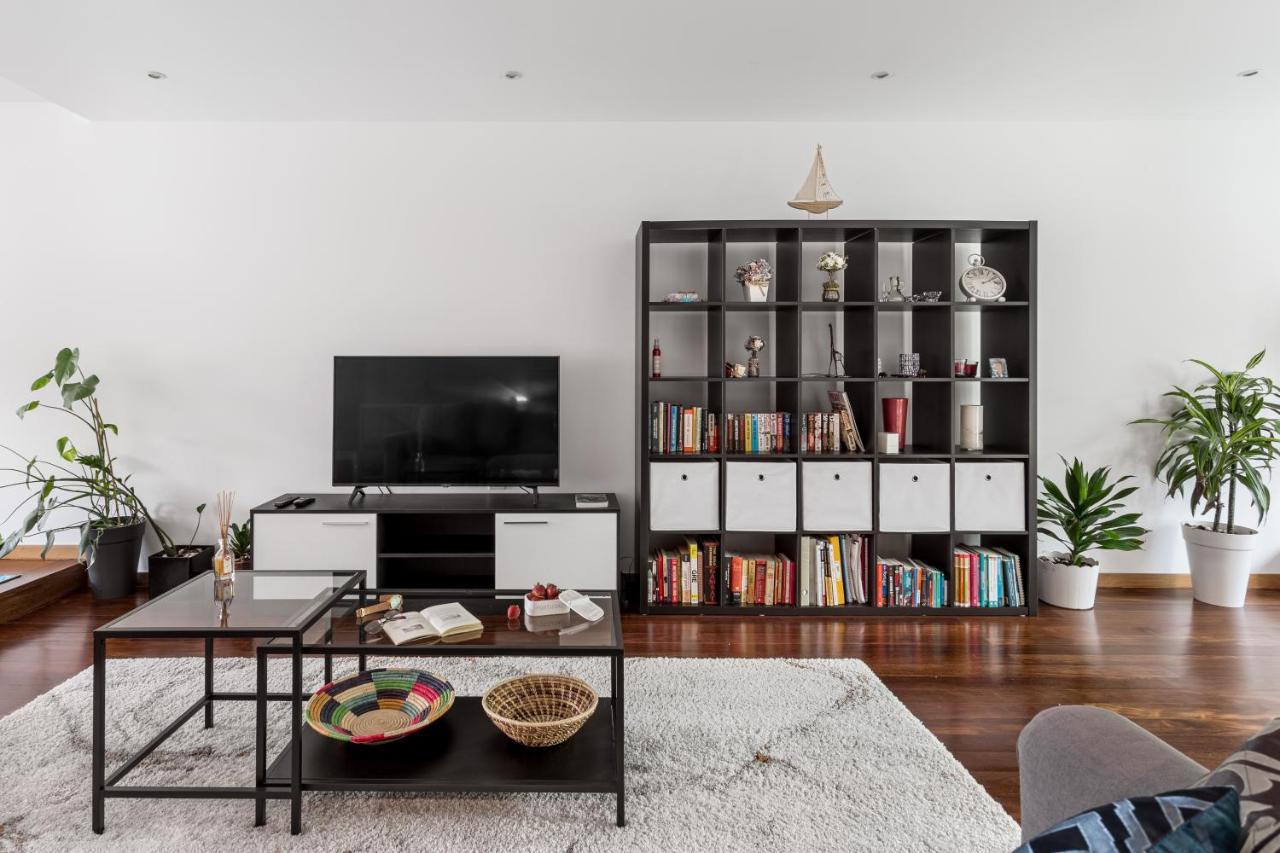 Apartmán Joivy Sleek House Balcony & 2 Terraces In Porto Maía Exteriér fotografie
