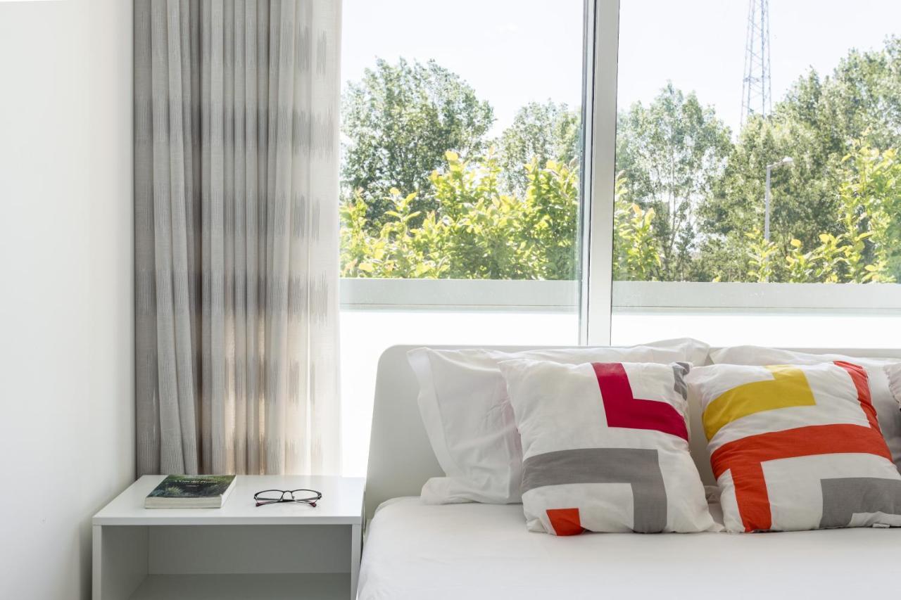 Apartmán Joivy Sleek House Balcony & 2 Terraces In Porto Maía Exteriér fotografie