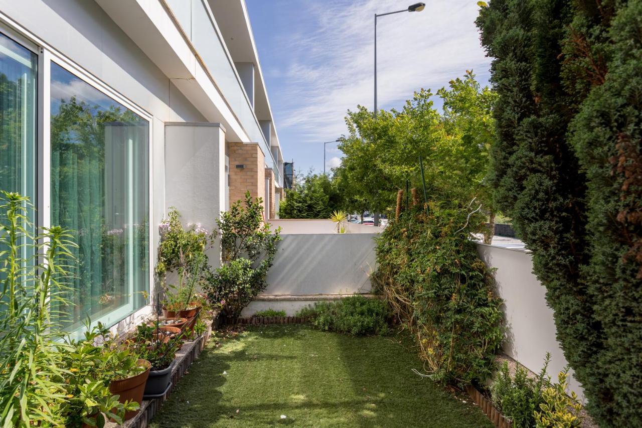 Apartmán Joivy Sleek House Balcony & 2 Terraces In Porto Maía Exteriér fotografie