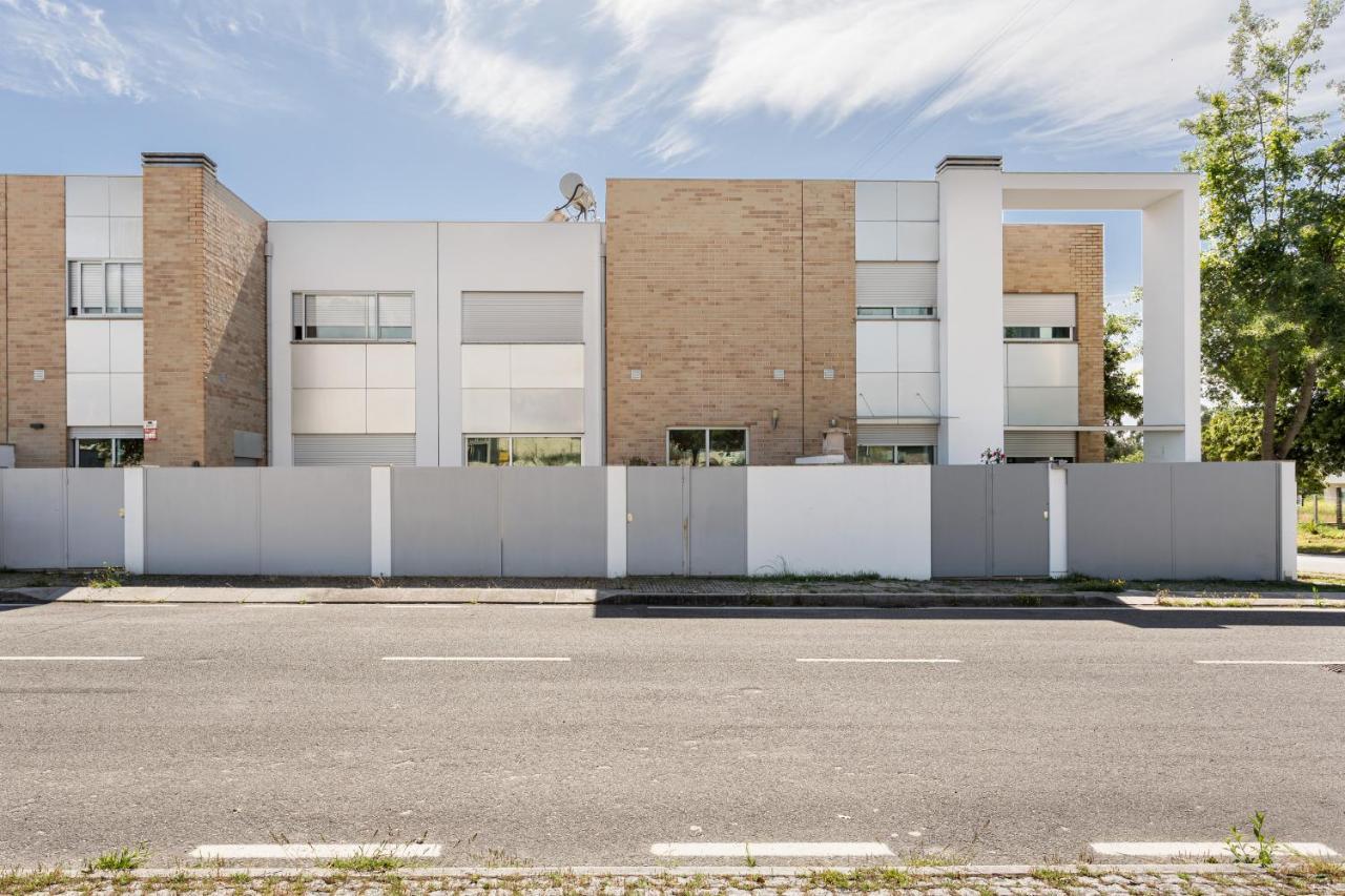 Apartmán Joivy Sleek House Balcony & 2 Terraces In Porto Maía Exteriér fotografie
